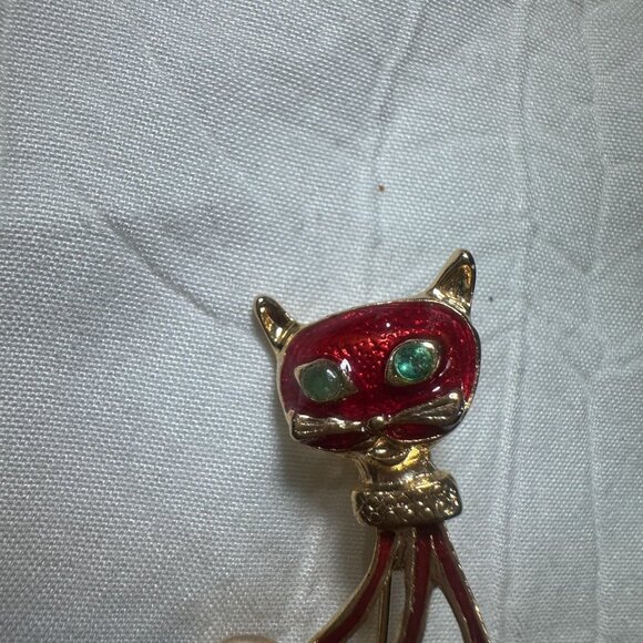 Vintage MCM Red Cat Pin Brooch With Enamel Detailing & Green Rhinestone Eyes - Picture 2 of 6